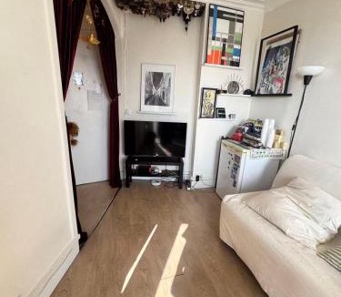 Arsenal Apartment | Sunny Apartment with Seine View