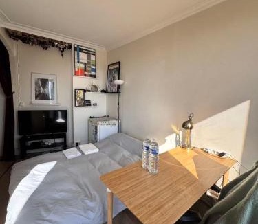 Arsenal Apartment | Sunny Apartment with Seine View
