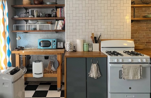 Dudley - Brunswick King Apartment | Sunny Artist Loft