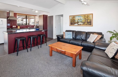 Papamoa Beach House | Sunny Beach Bach with peaceful backyard