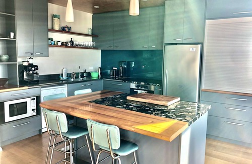 Pukerua Bay House | Sunny Beach Front House