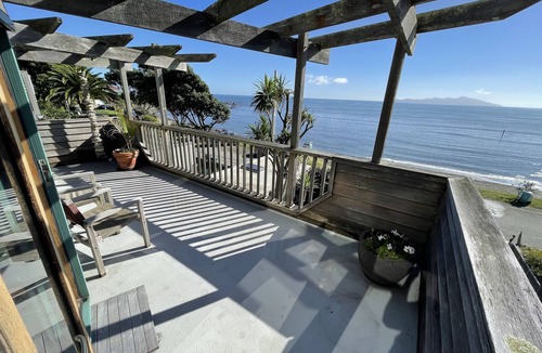 Pukerua Bay House | Sunny Beach Front House
