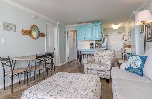 Galveston Condo | Sunny beachfront condo