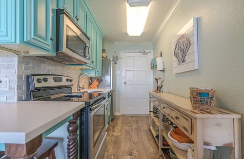 Galveston Condo | Sunny beachfront condo