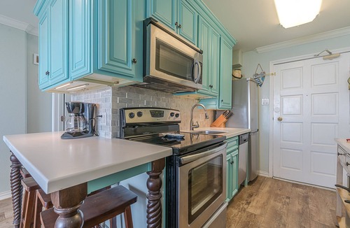 Galveston Condo | Sunny beachfront condo