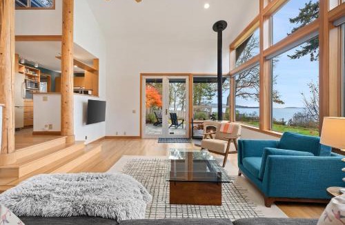Bellingham House | Sunny Blue Beach House