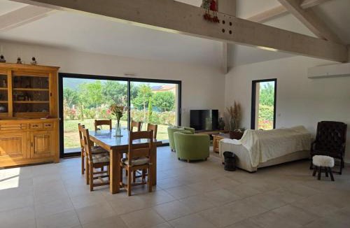 Salasc Villa | Sunny break in Salasc