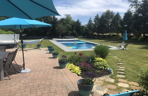 Northville House | Sunny Breezy Beach House With Huge Pool Overlooking Fields