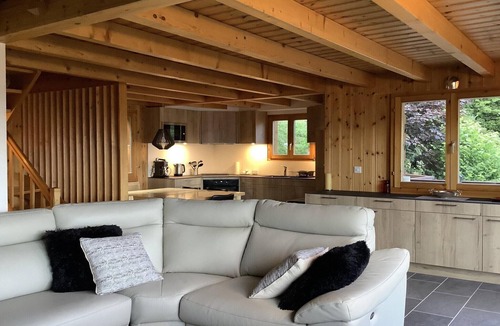 Nendaz Ski Chalet | Sunny chalet in Veysonnaz with garden