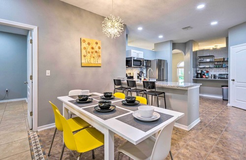 Four Corners House | Sunny Clermont Retreat w/Lanai: 12 Mi to Disney!