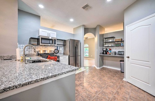 Four Corners House | Sunny Clermont Retreat w/Lanai: 12 Mi to Disney!