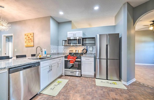 Four Corners House | Sunny Clermont Retreat w/Lanai: 12 Mi to Disney!