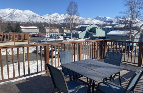 Anchorage Condo | Sunny condo with a view!