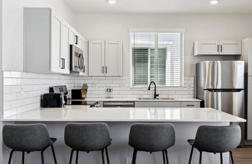 Casa Grande House | Sunny Contemporary Home with Pool BBQ