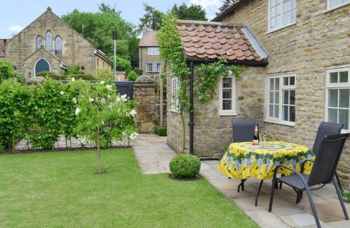 Welburn House | Sunny Cottage