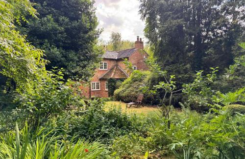 Welby House | Sunny Cottage