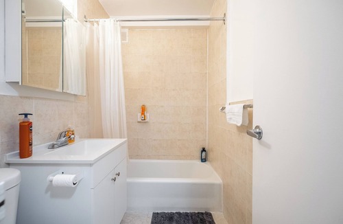 Midtown Toronto Apartment | Sunny cozy 1 bedroom in Downtown Toronto