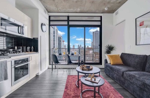 Connaught Apartment | Sunny Cozy Calgary Tower View