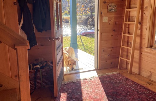 West Eaton Cottage | Sunny & Cozy Lake House