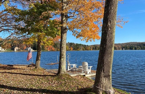 West Eaton Cottage | Sunny & Cozy Lake House