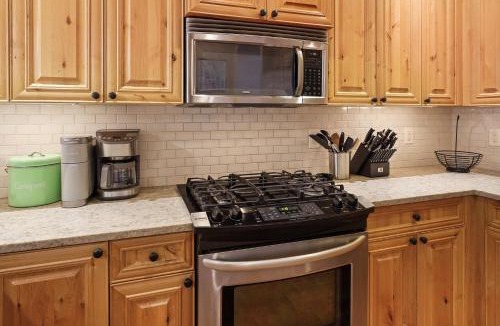 Old Farm District House | Sunny Days 30 Day Minimum home