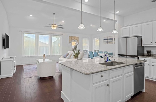Fate House | Sunny Days at Bradley Drive｜Fenced Backyard｜Garage ｜Workspace｜Family Friendly