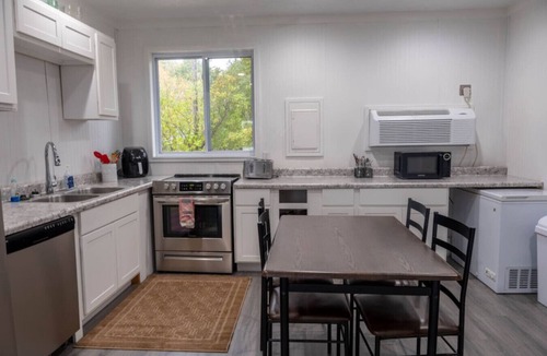 Alto Apartment | Sunny Days Studio Half Suite| Cozy Lake Stay