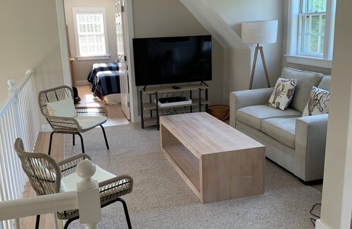 West of Town House | Sunny Days Will Leave You Smiling! Enjoy the pool and tennis courts!