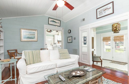 Savannah Beach House | Sunny Daze | Large Patio + Fire Pit!