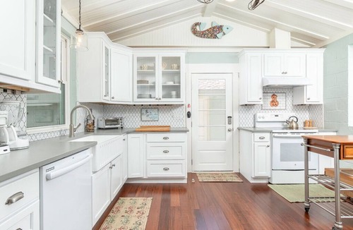 Savannah Beach House | Sunny Daze | Large Patio + Fire Pit!