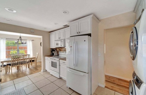 Sarasota House | Sunny Daze on the Bay - stocked kitchen, central