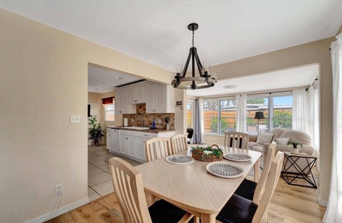 Sarasota House | Sunny Daze on the Bay - stocked kitchen, central