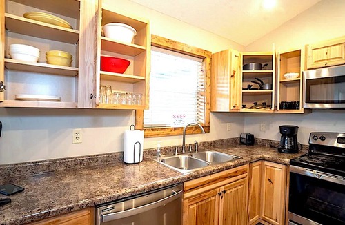 Attica Cabin | SUNNY DAZE - Two Bedroom, Two Bath Luxury Cabin