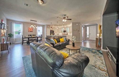 Pflugerville House | 🔆 Sunny Delight of Pville 🔆