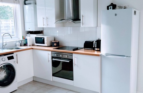 Bishop's Stortford House | Sunny detached bungalow with private courtyard