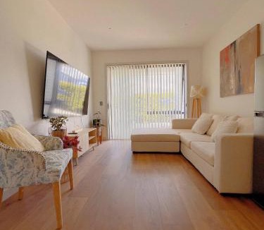 Silverdale House | Sunny Double Bedroom With Garden View