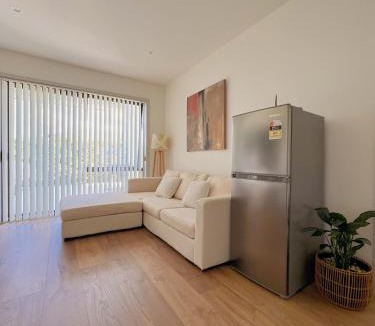 Silverdale House | Sunny Double Bedroom With Garden View