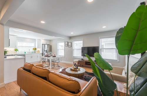 Princeton Condo | Sunny Downtown 2BR w/Parking