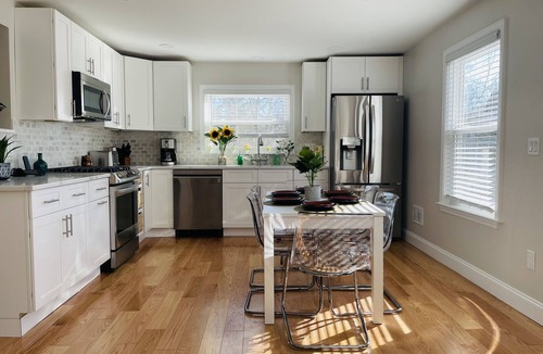 Princeton Condo | Sunny Downtown 2BR w/Parking