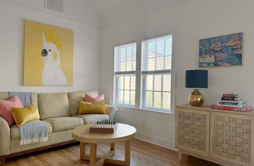 Dixon Park Apartment | Sunny Downtown Savannah Carriage House