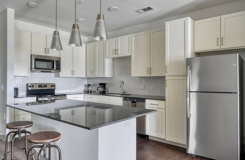 Govalle Apartment | Sunny East Austin 1BR w/Lounge & Pool, nr Restaurants, by Blueground
