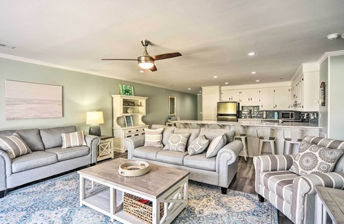 Edisto Island Cottage | Sunny Edisto Island Duplex - Half Mile to Beach!