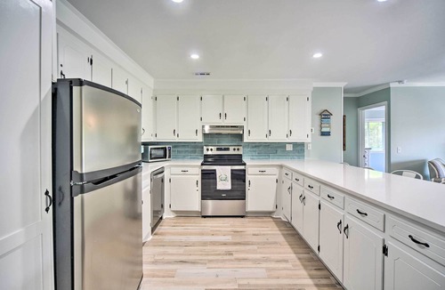 Edisto Island Cottage | Sunny Edisto Island Duplex - Half Mile to Beach!
