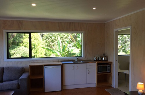 Raglan Apartment | Sunny Elevated (Rimu Studio) with Sea Views