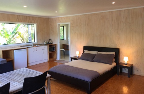 Raglan Apartment | Sunny Elevated (Rimu Studio) with Sea Views