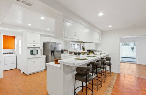 Hacienda Heights House | Sunny Escapes Pool w/tub BBQ - 4 bedrooms