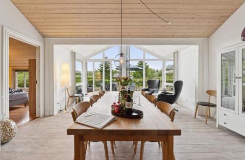 Skjern House | Sunny Fjord Cottage By Ringkøbing Fjord