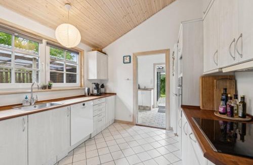 Skjern House | Sunny Fjord Cottage By Ringkøbing Fjord