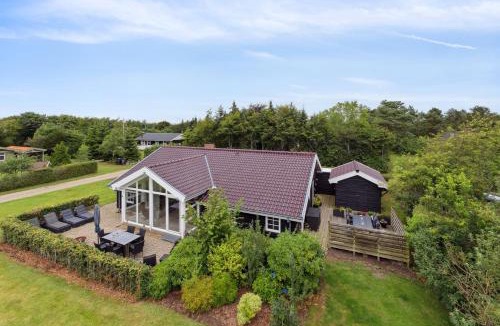 Skjern House | Sunny Fjord Cottage By Ringkøbing Fjord