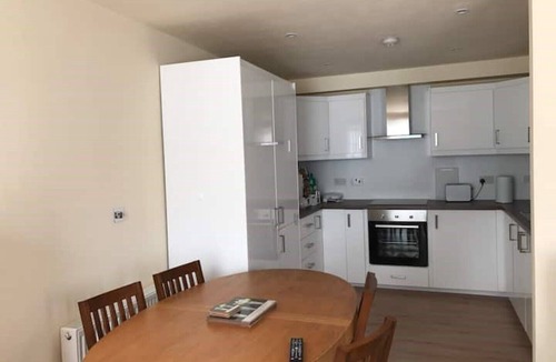 Inverkeithing Apartment | Sunny flat, 20 minutes by train from Edinburgh